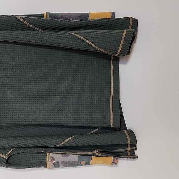 We the Free Waffle Knit Oversize Loving Leopard Cuffs Green Blouse Size XS - Picture 3 of 10